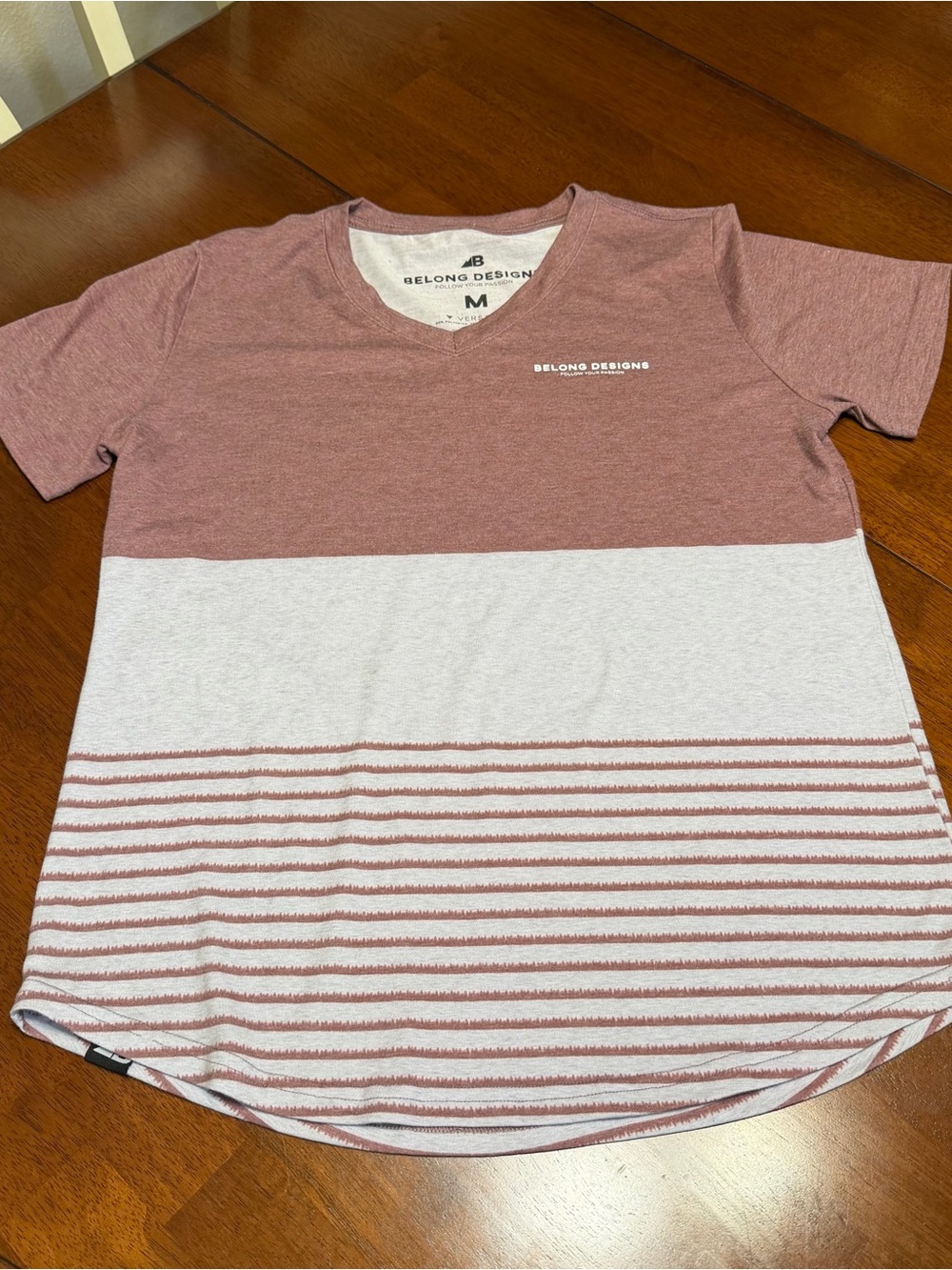 Belong Designs Women’s Tek Tee Size M VersaTek V-Neck Trail Hiking Outdoor